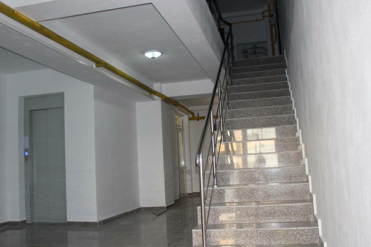Still Apartament Craiova Buitenkant foto